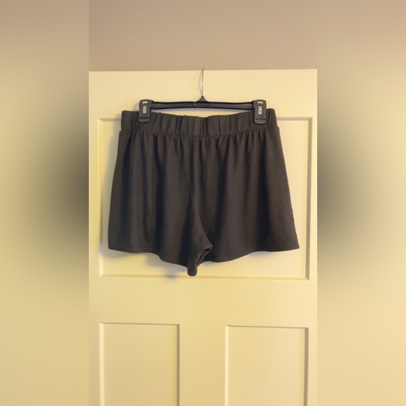 Black shorts - Picture 2 of 3